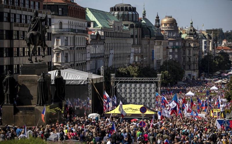 Protest uriaş la Praga: Zeci de mii de oameni cer guvernului să controleze preţul energiei 788009