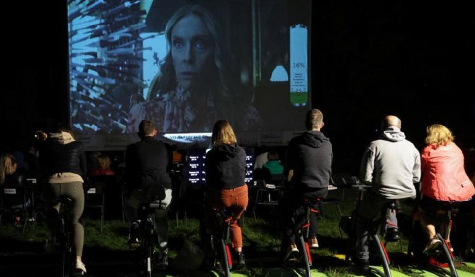 Soluţia inedită găsită de un cinematograf din Polonia pentru a produce energie electrică. Clienţii sunt foarte mulţumiţi  788171