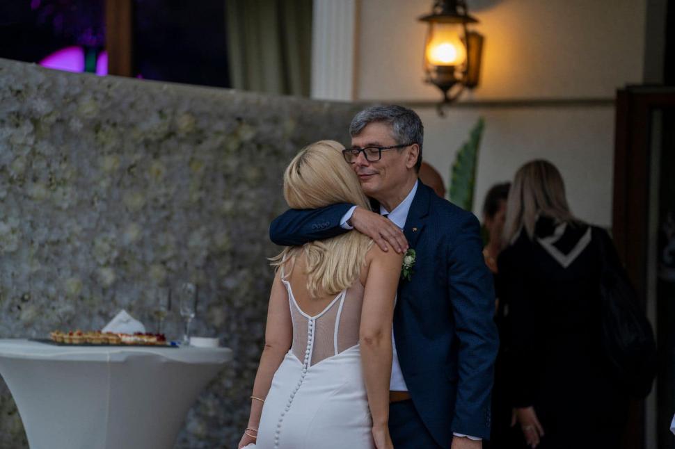 Însărcinatul pentru afaceri al ambasadei SUA, apariția surpriză de la nunta fiicei ministrului Energiei | ”Nu l-am mai văzut la un asemenea eveniment” 788168