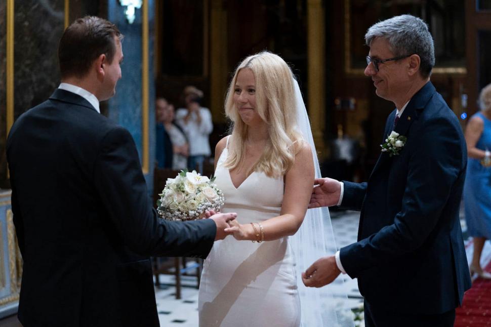 Nuntă mare în familia lui Virgil Popescu. Ministrul Energiei şi-a măritat fiica 788069