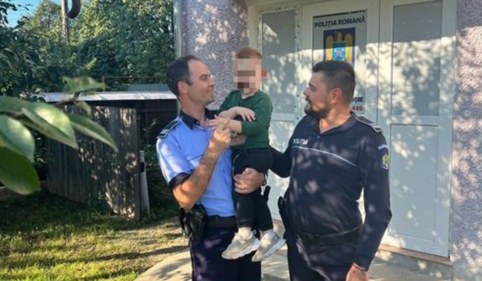 Poliţia Română, apel la părinţi, după ce un copil de 2 ani a fost găsit pe un drum național intens circulat: "Vă rugăm, puțin mai multă atenție!"