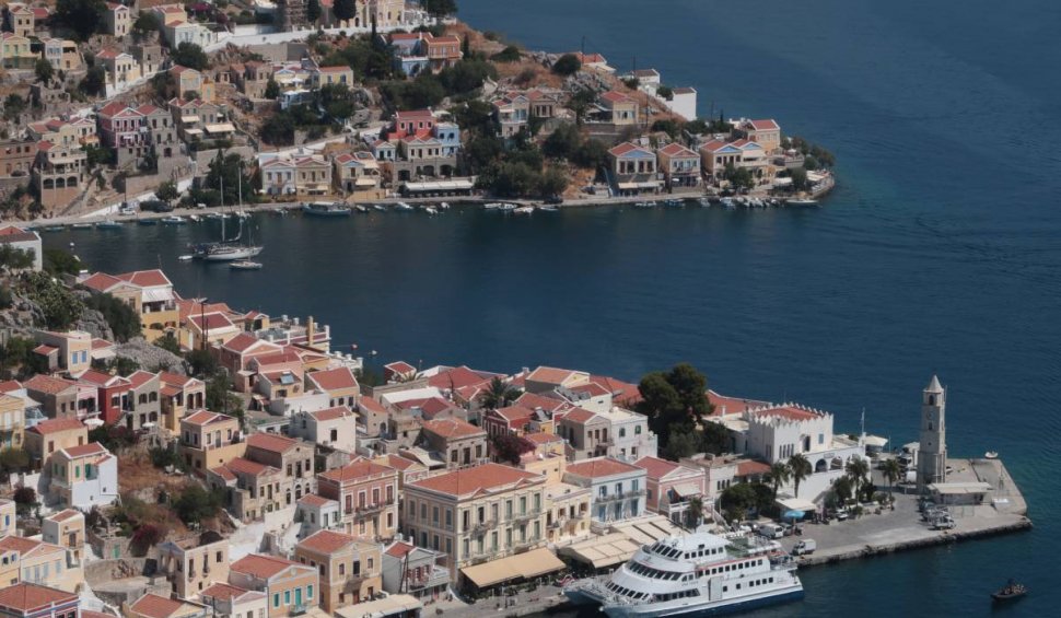Banii lăsați de turiști în Grecia, folosiți ca subvenție la facturile de curent