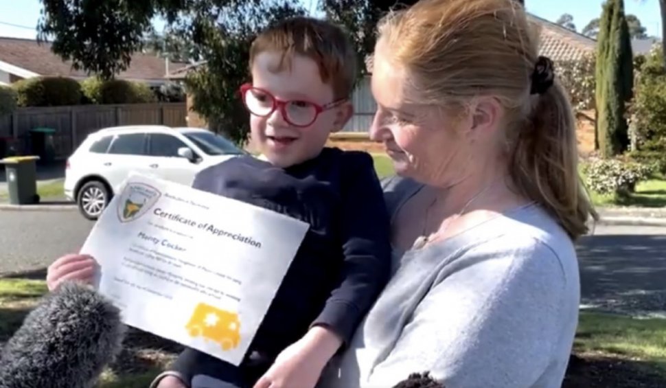 Un băiețel de patru ani din Australia i-a salvat viața mamei sale chemând ambulanța: "Nu sunt supererou. Sunt doar un erou"