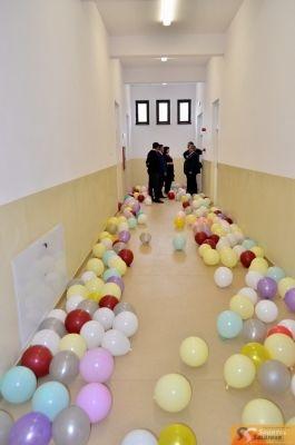 Zece politicieni şi trei preoţi la inaugurarea unei grădiniţe, în Sălaj. Cu greu au avut loc să taie panglica 788339