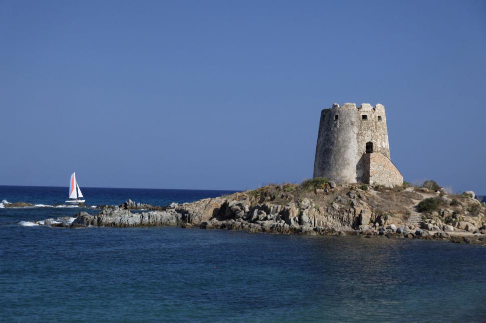 Staţiunea din Italia care îţi oferă 15.000 de euro ca să te muţi acolo  788325