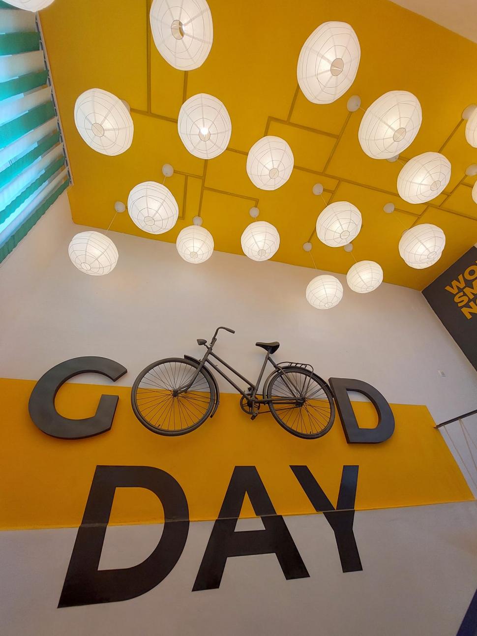 Şcoala devenită virală pe net. Cum au reuşit profesorii din Perieţi să facă rost de bani pentru renovări  788268