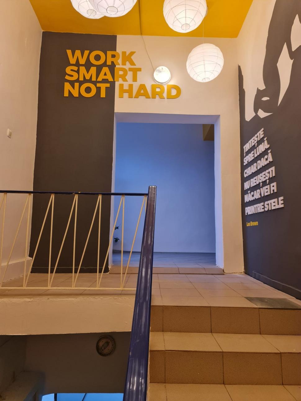 Şcoala devenită virală pe net. Cum au reuşit profesorii din Perieţi să facă rost de bani pentru renovări  788271