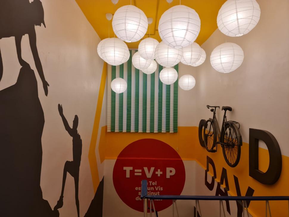 Şcoala devenită virală pe net. Cum au reuşit profesorii din Perieţi să facă rost de bani pentru renovări  788273