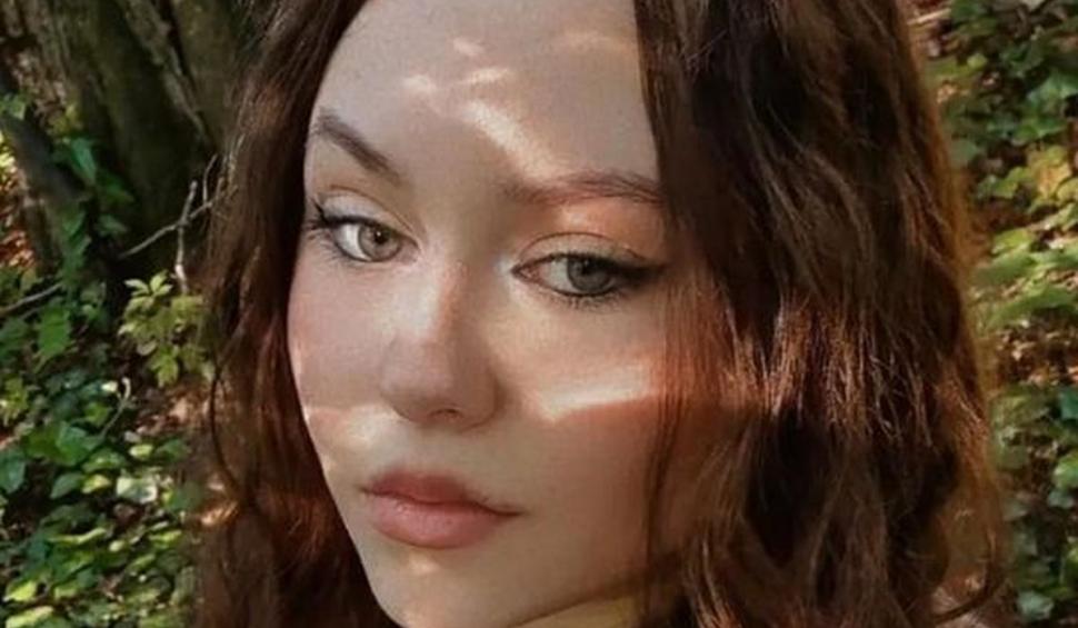 "Durerea asta a fost prea mare pentru mine, mi-a rupt sufletul bucată cu bucată" | Bilet de adio sfâşietor lăsat de fiica preotului care s-a aruncat de la etaj 788447