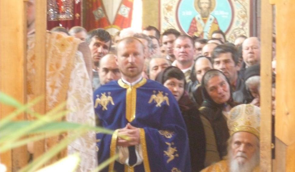 "Durerea asta a fost prea mare pentru mine, mi-a rupt sufletul bucată cu bucată" | Bilet de adio sfâşietor lăsat de fiica preotului care s-a aruncat de la etaj 788571