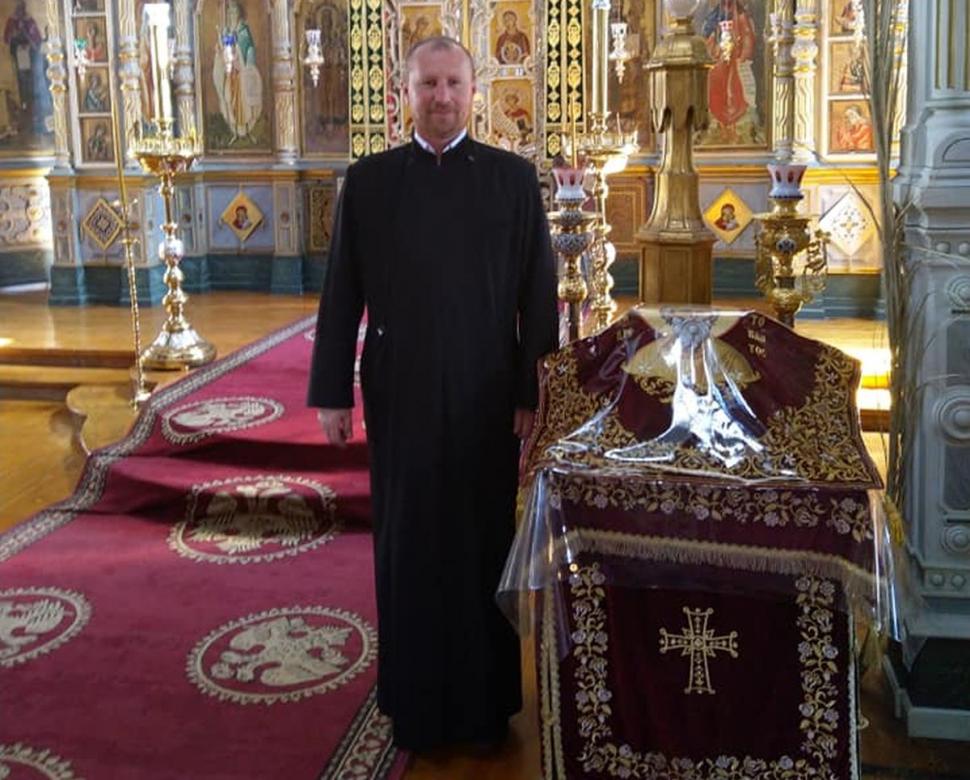 "Durerea asta a fost prea mare pentru mine, mi-a rupt sufletul bucată cu bucată" | Bilet de adio sfâşietor lăsat de fiica preotului care s-a aruncat de la etaj 788573