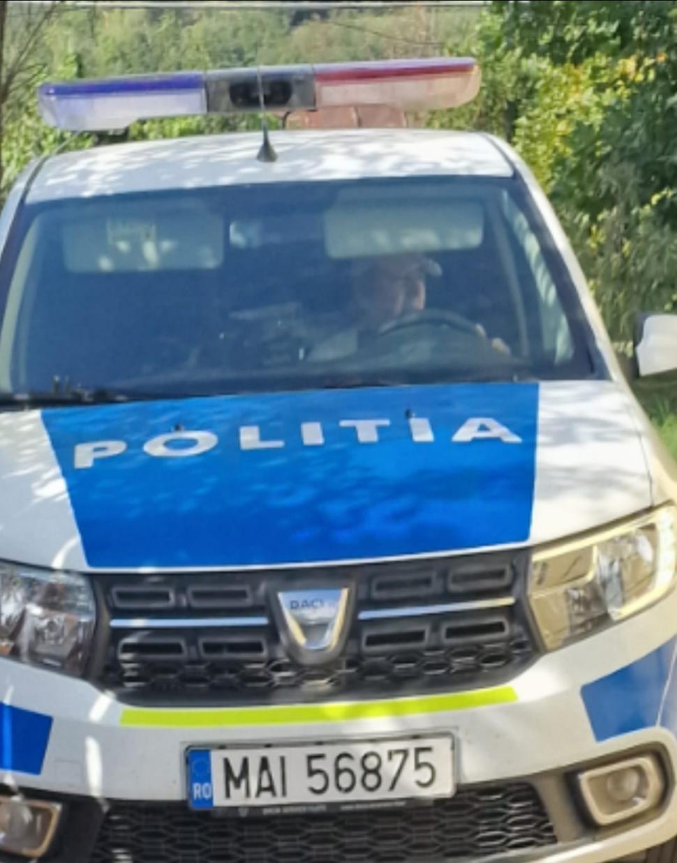 Un primar din Vaslui îi cere disperat lui Lucian Bode înlocuirea șefului de post din comună: "Conduce mașina Poliției îmbrăcat în bermude" 788470