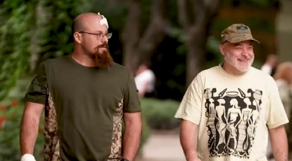 Soldați ruși, filmați în timp ce flutură steagul alb, înainte de a se preda, în sudul Ucrainei 788521