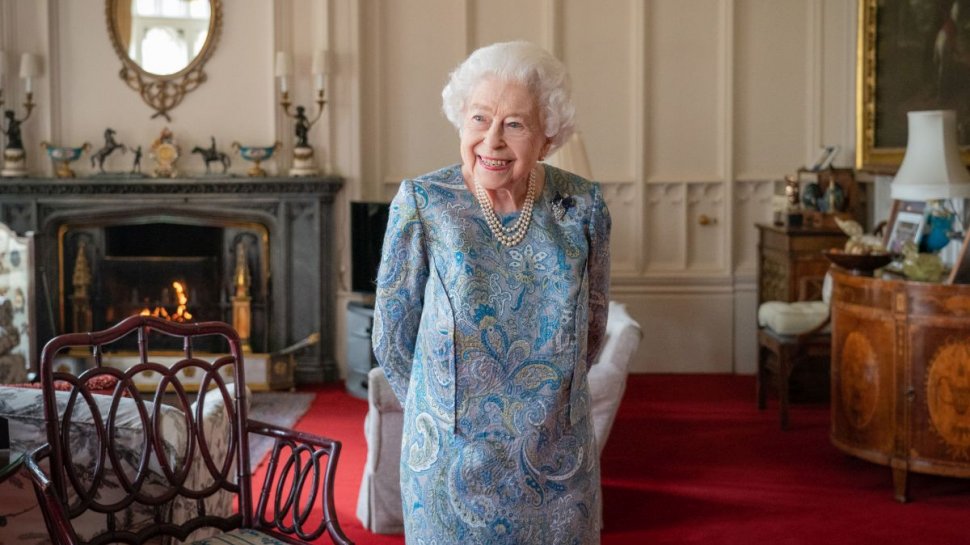 Regina Elisabeta și-a ascuns periile de argint de Elena și Nicolae Ceaușescu