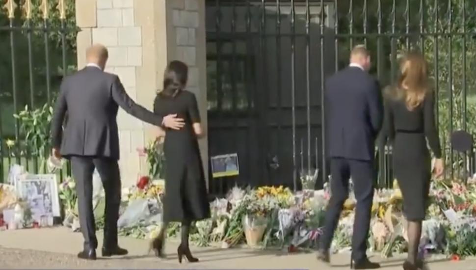 Prințul Harry și Meghan Markle, la Castelul Windsor | Au mers cu William și Kate să vadă omagiile lăsate de britanici 788979