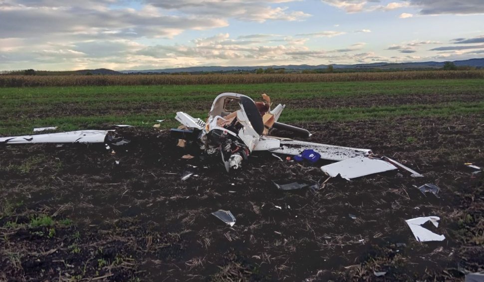 În avionul prăbușit la Gălănești a murit fratele unui fost ministru al Educației. Cealaltă victimă - instructor de pilotaj din București