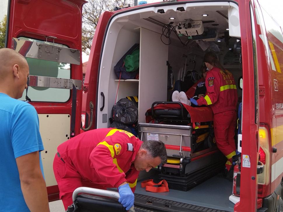 Copil lovit pe trecerea de pietoni de mașina de Poliție, la Vaslui. Martor: "Agentul era cu ochii în telefon" 789143