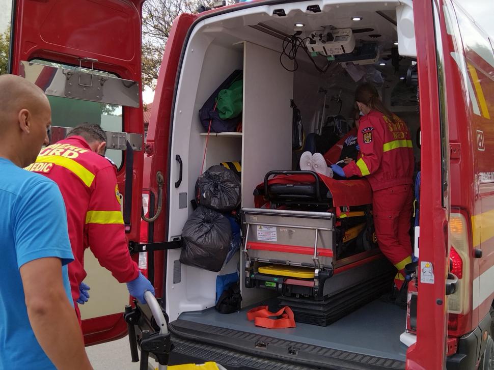 Copil lovit pe trecerea de pietoni de mașina de Poliție, la Vaslui. Martor: "Agentul era cu ochii în telefon" 789144