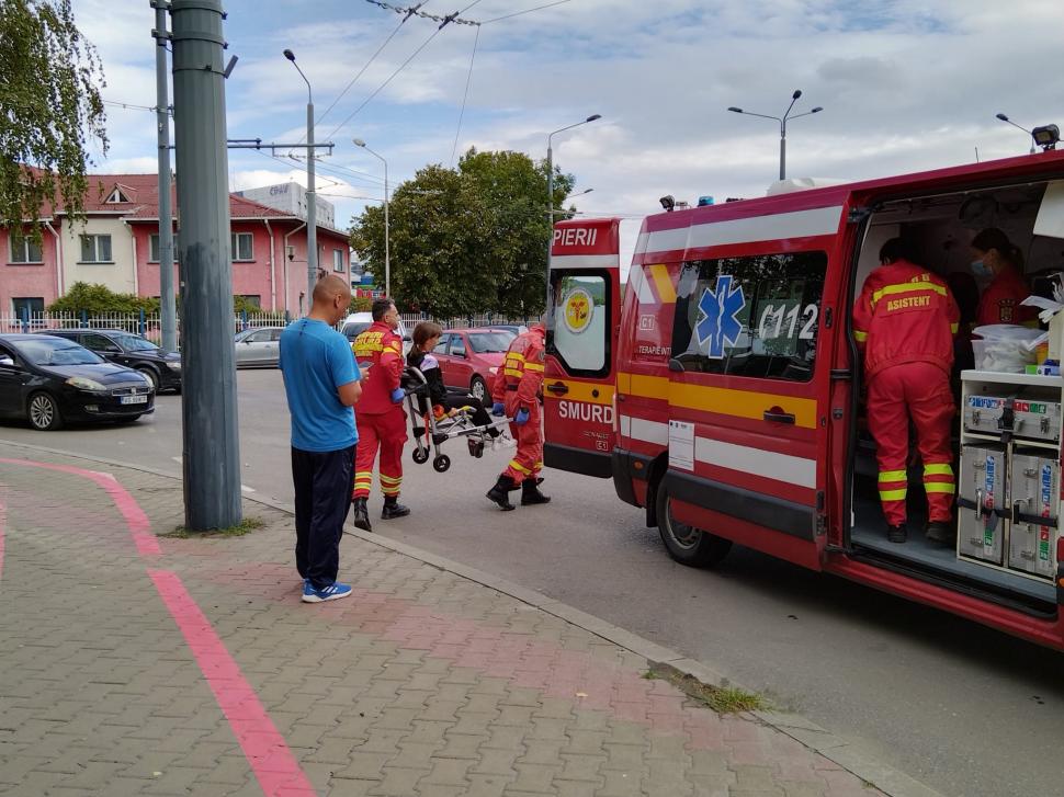 Copil lovit pe trecerea de pietoni de mașina de Poliție, la Vaslui. Martor: "Agentul era cu ochii în telefon" 789146