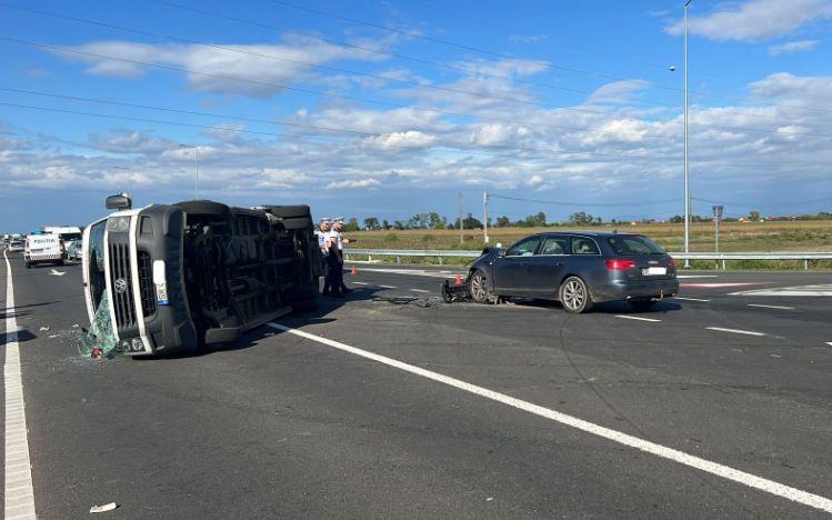 Plan roşu activat în Satu Mare. Un microbuz plin cu pasageri s-a răsturnat | Şoferul era băut 789138