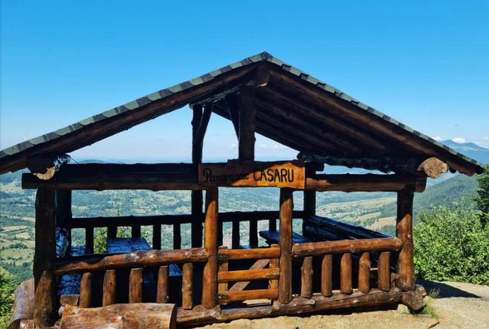 Drumul spre Muntele Căsaru, cel mai nou traseu turistic din zona Tihuța-Colibița. Cum arată punctul de odihnă de la 1.200 de m altitudine 789204