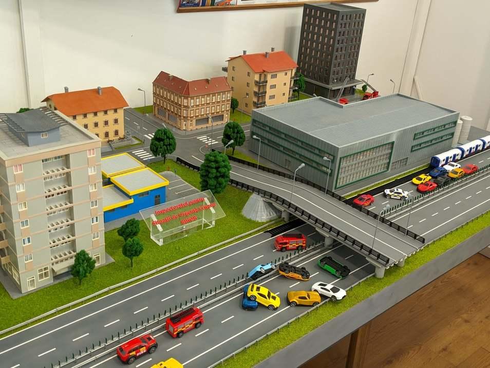 Premieră în România! Pompierii din Bihor se vor antrena pentru situaţii de urgență pe o machetă cu jucării 789197