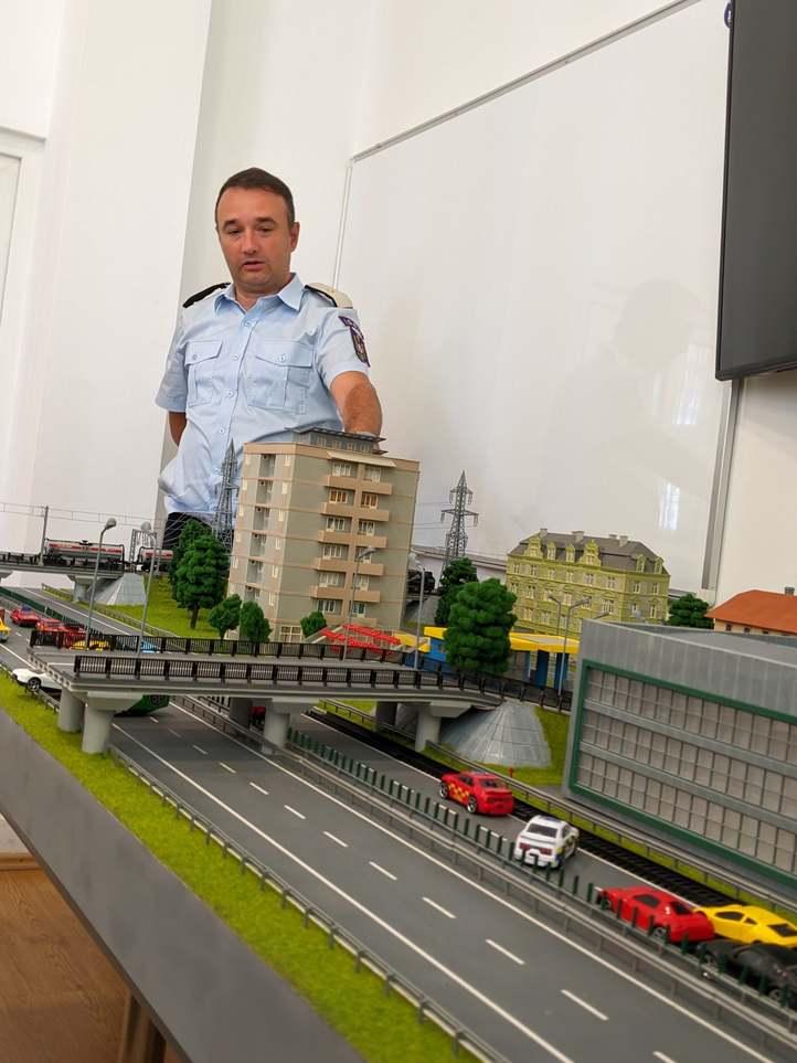 Premieră în România! Pompierii din Bihor se vor antrena pentru situaţii de urgență pe o machetă cu jucării 789199