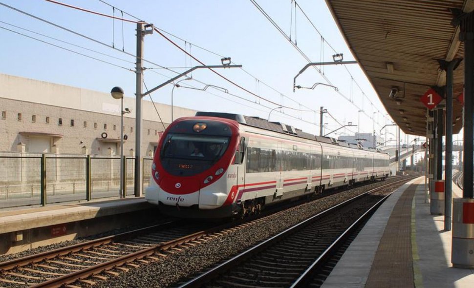 1 milion de abonamente de tren gratuite. Guvernul spaniol îi încurajează pe cetățeni să renunțe la mașini
