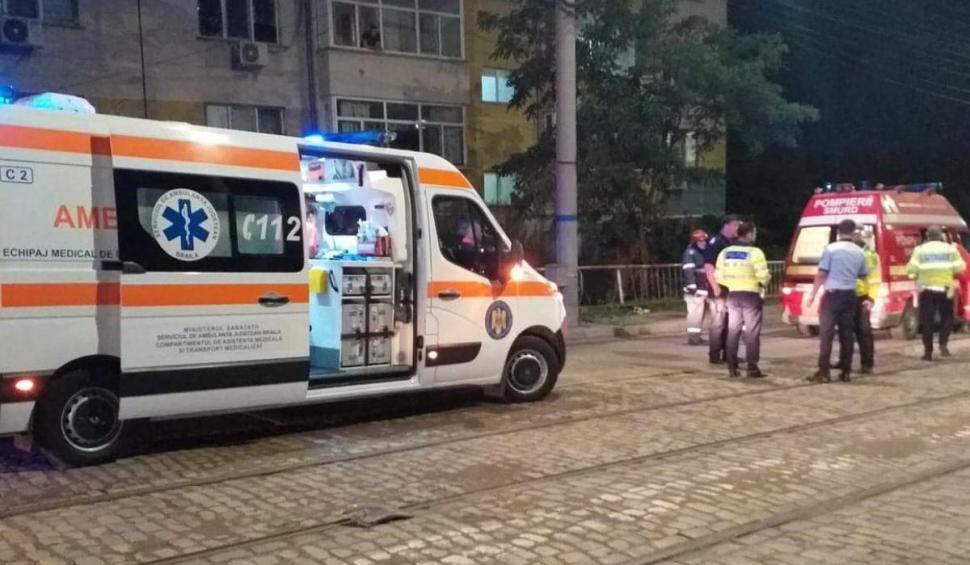 Un băiat de 16 ani a murit, după ce sora lui de 17 ani, drogată şi fără permis, a intrat cu maşina într-un stâlp, în Brăila 789247