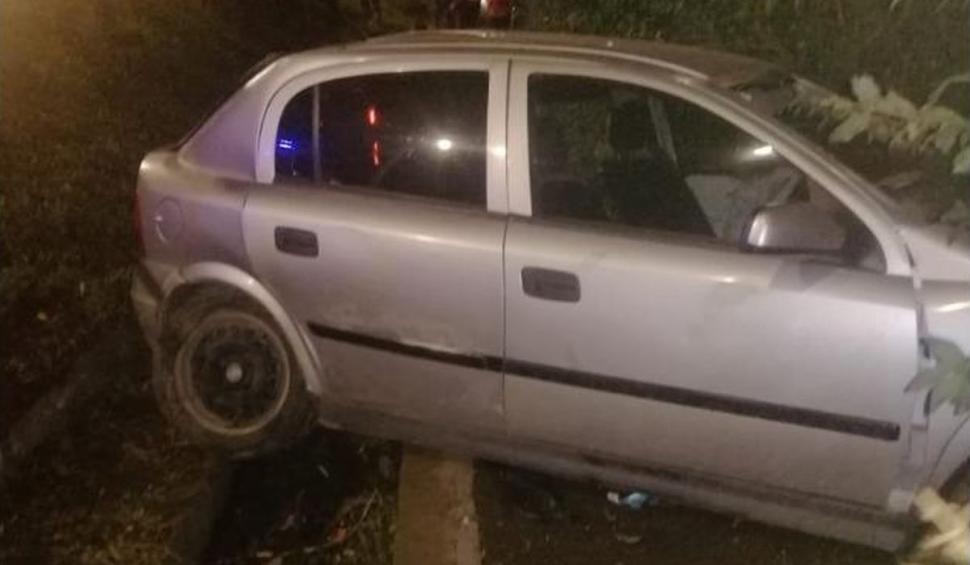 Un băiat de 16 ani a murit, după ce sora lui de 17 ani, drogată şi fără permis, a intrat cu maşina într-un stâlp, în Brăila 789249