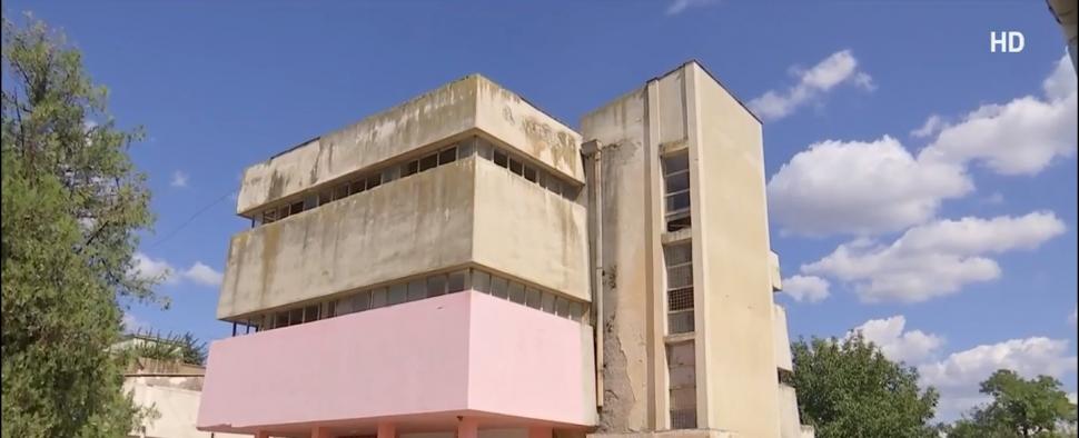 Comuna cu dispensarul distrus şi fără trotuare, care se crede "oraş turistic", vrea staţii electrice din PNRR. Reacţia localnicilor 789376