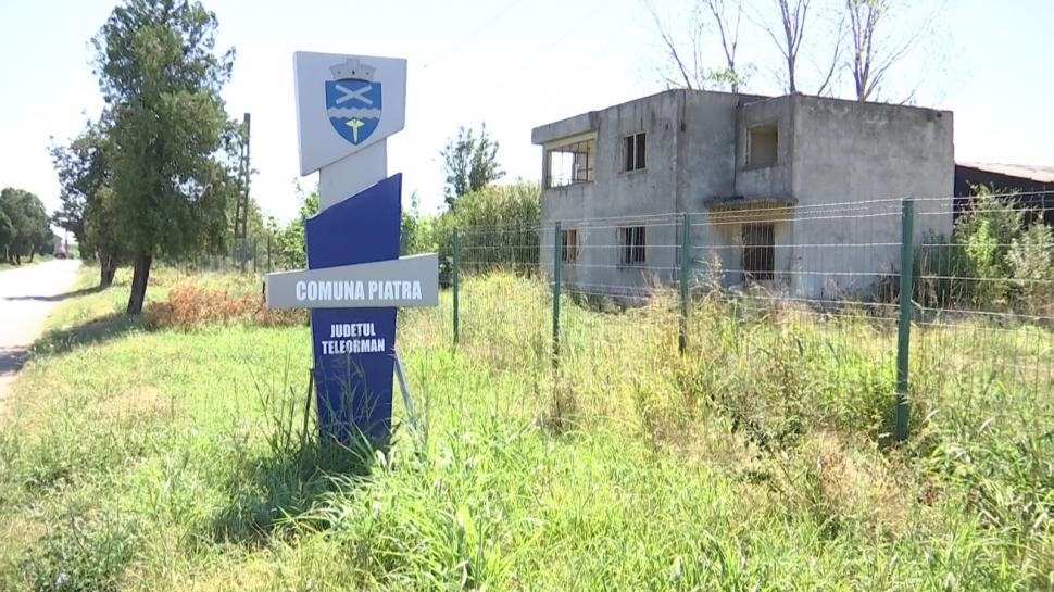 Comuna cu dispensarul distrus şi fără trotuare, care se crede "oraş turistic", vrea staţii electrice din PNRR. Reacţia localnicilor 789387