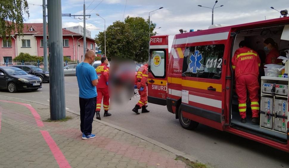 Fată de 11 ani, lovită pe trecerea de pietoni de o mașină de poliție | Agentul era cu ochii în telefon 789319