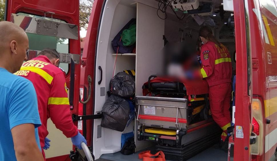 Fată de 11 ani, lovită pe trecerea de pietoni de o mașină de poliție | Agentul era cu ochii în telefon 789320