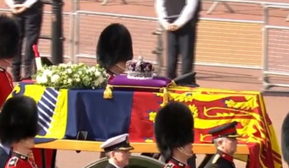Sicriul Reginei Elisabeta a II-a, mutat la Westminster Hall | Ceremonia de adio a fost deschisă pentru public 789534
