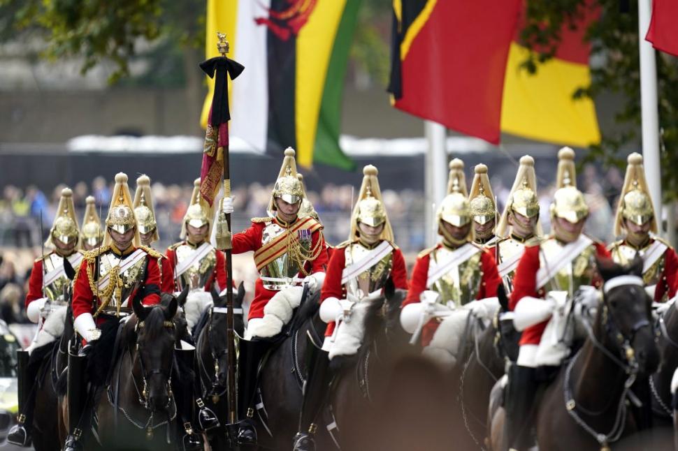 Sicriul Reginei Elisabeta a II-a, mutat la Westminster Hall | Ceremonia de adio a fost deschisă pentru public 789535