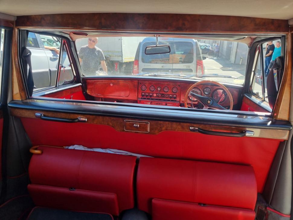 Fotografii cu un reper automobilistic al Curții Regale Britanice, publicate de RAR: "Legenda spune ca însăși Regina a fost implicată în design" 789807