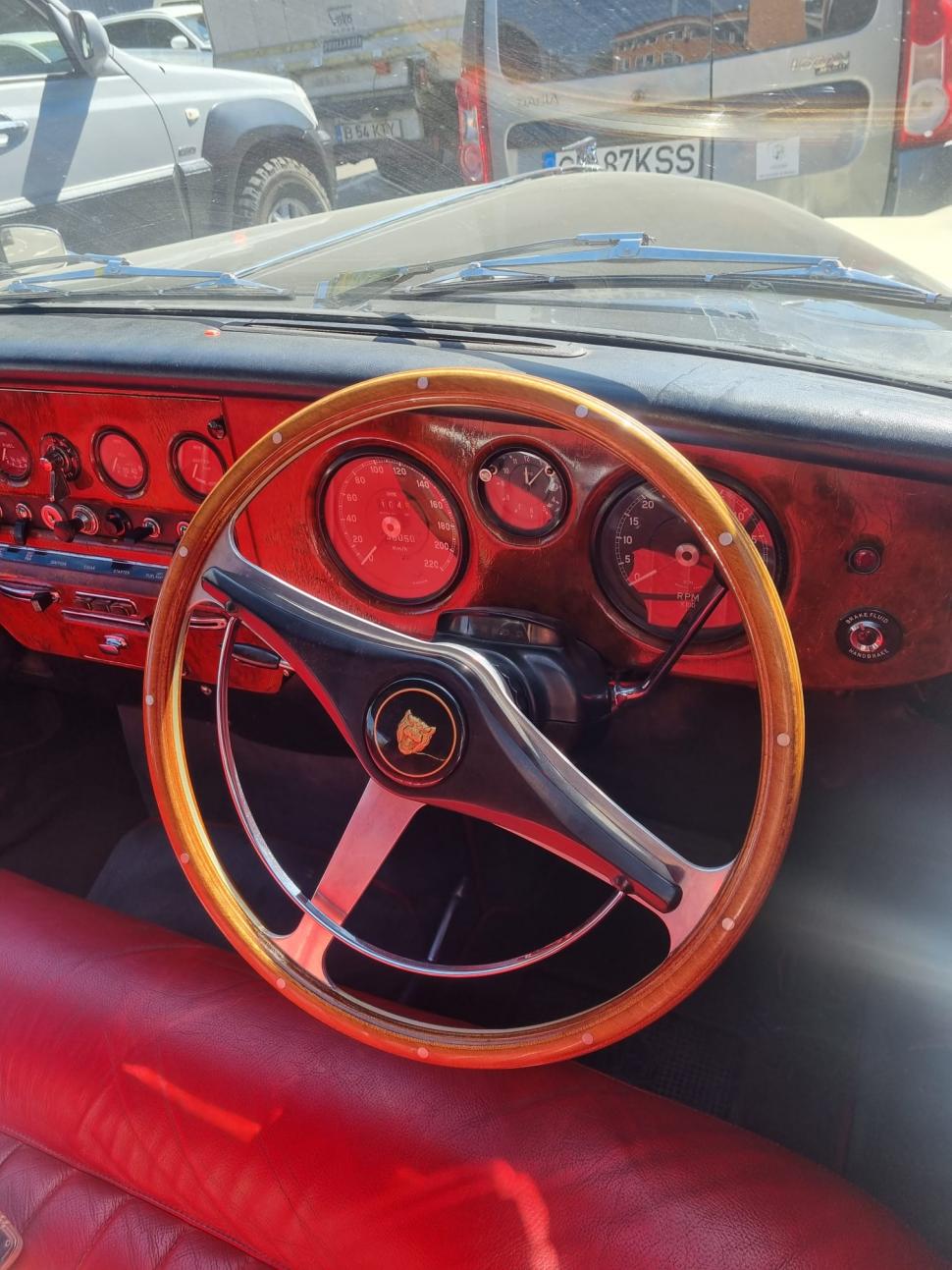 Fotografii cu un reper automobilistic al Curții Regale Britanice, publicate de RAR: "Legenda spune ca însăși Regina a fost implicată în design" 789808