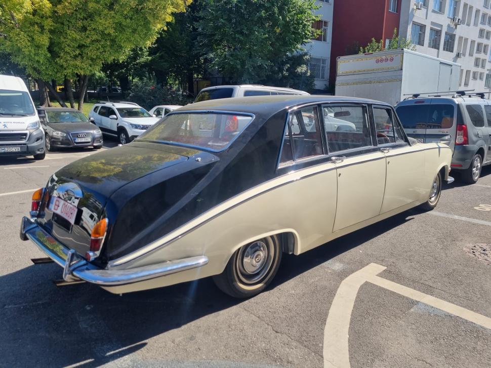 Fotografii cu un reper automobilistic al Curții Regale Britanice, publicate de RAR: "Legenda spune ca însăși Regina a fost implicată în design" 789809