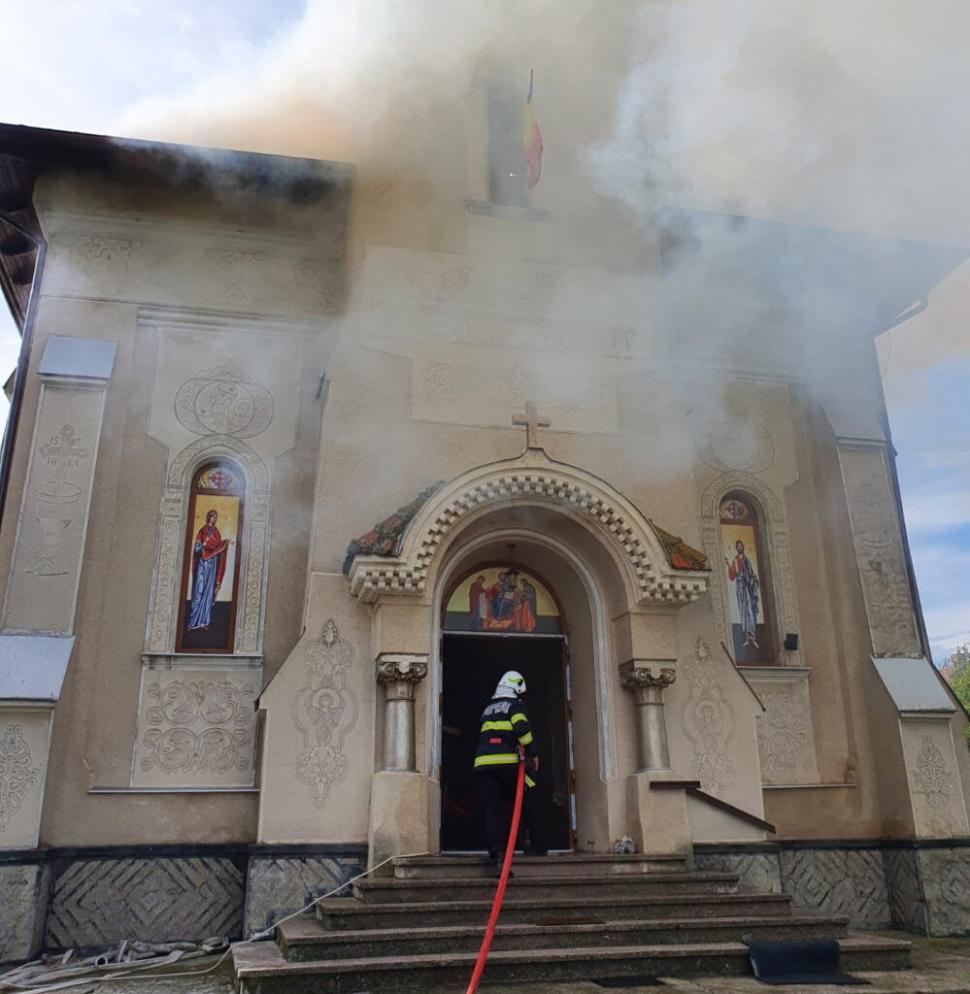 Incendiu puternic la o biserică ortodoxă din județul Sălaj 789781