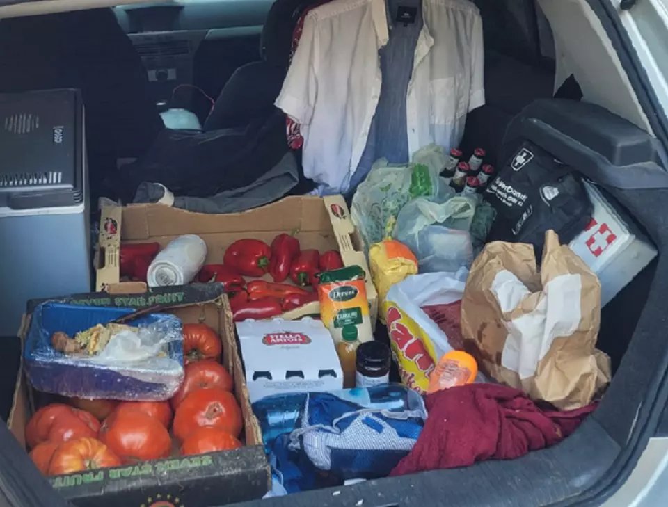 Un român și-a umplut portbagajul cu mâncare și a plecat în Thassos: ”Am luat la all inclusive”