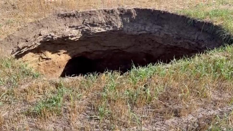 Fenomen misterios în judeţul Constanţa! O groapă de 5 metri diametru a apărut pe un câmp 789723