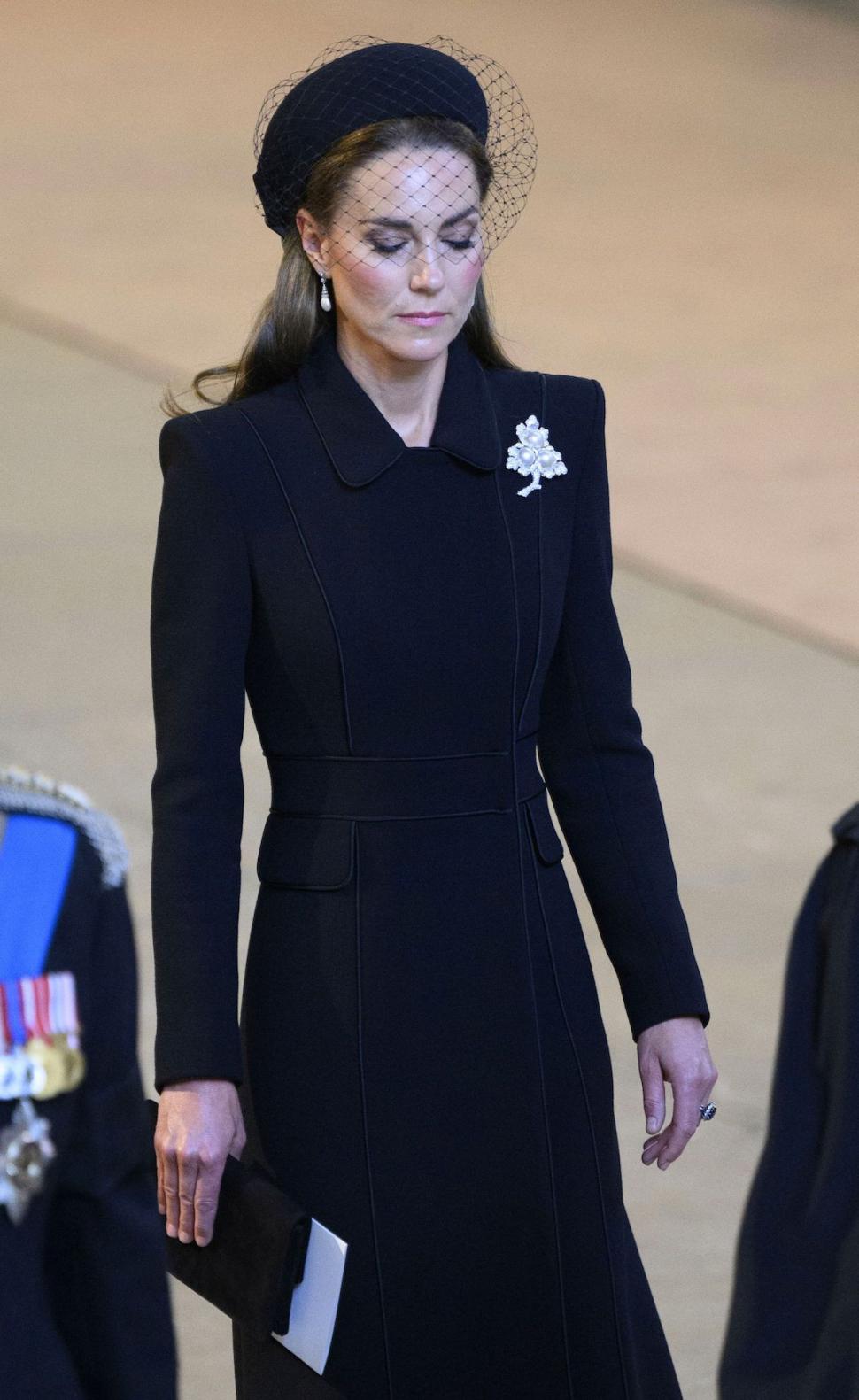 Ce simbolizează bijuteriile purtate de Kate la procesiunea Reginei Elisabeta 789920