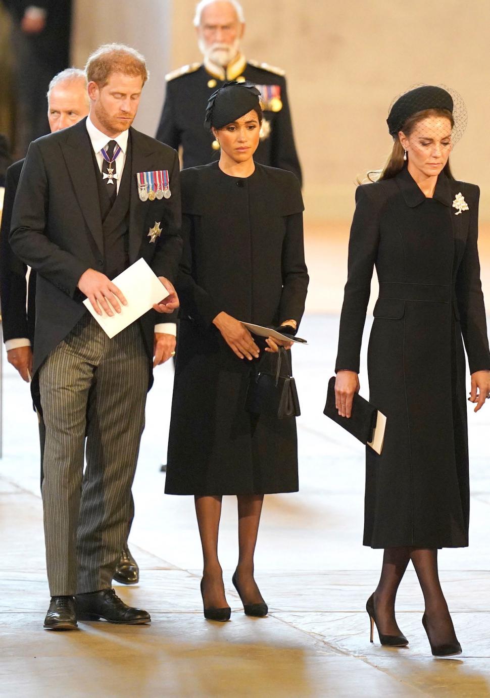 Ce simbolizează bijuteriile purtate de Kate la procesiunea Reginei Elisabeta 789923