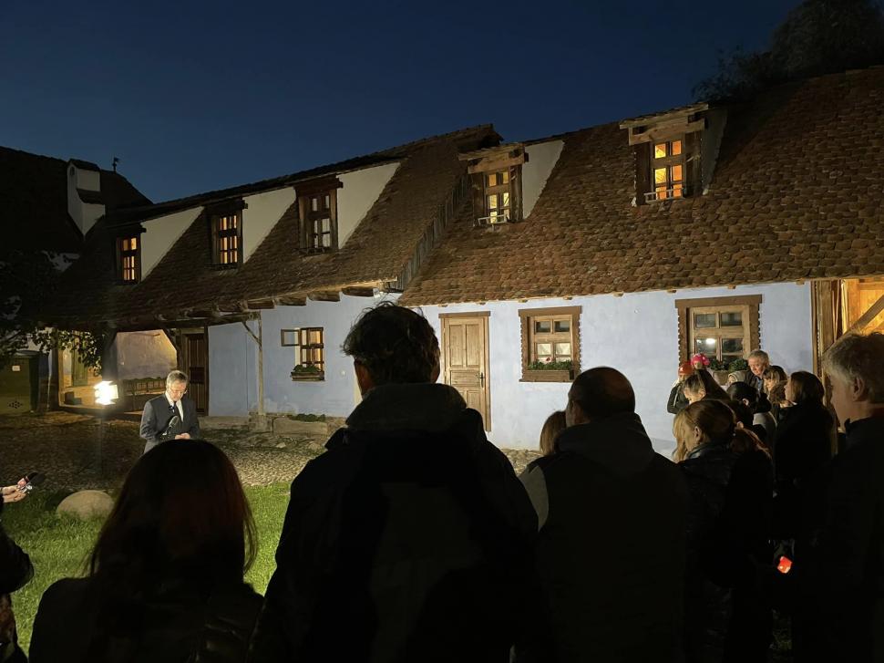 Moment emoționant de reculegere în memoria reginei, la Viscri, în ”Casa Albastră” a regelui Charles al III-lea 790195