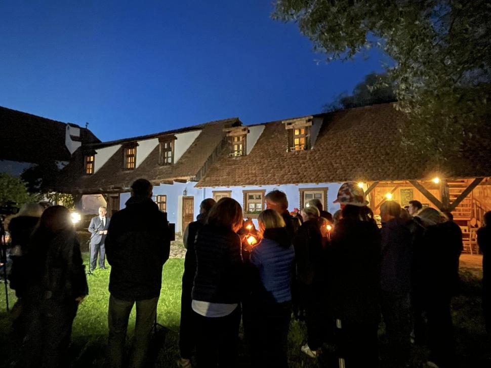 Moment emoționant de reculegere în memoria reginei, la Viscri, în ”Casa Albastră” a regelui Charles al III-lea 790197