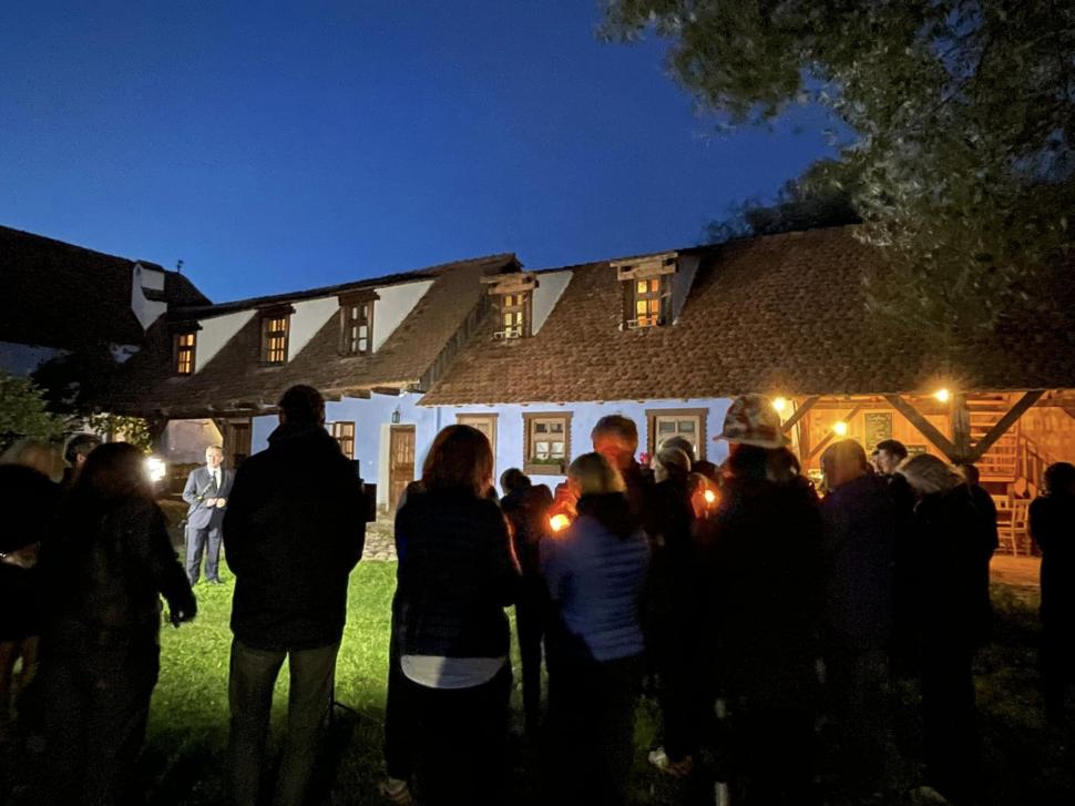 Moment emoționant de reculegere în memoria reginei, la Viscri, în ”Casa Albastră” a regelui Charles al III-lea 790198