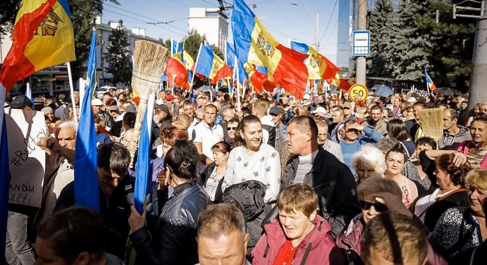 Protest la Chișinău față de prețurile și facturile uriașe | Oamenii cer demisia președintelui Maia Sandu 790181