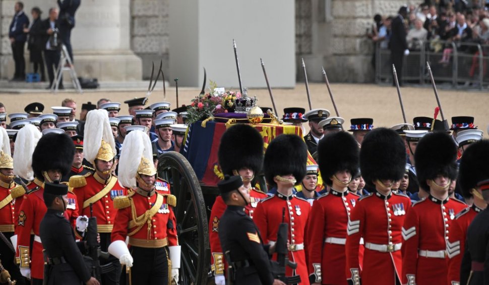 Regina Elisabeta a II-a a fost condusă pe ultimul drum | Ceremoniile de la Londra s-au încheiat | Cel mai mare eveniment televizat din istorie s-a văzut în direct la Antena 3