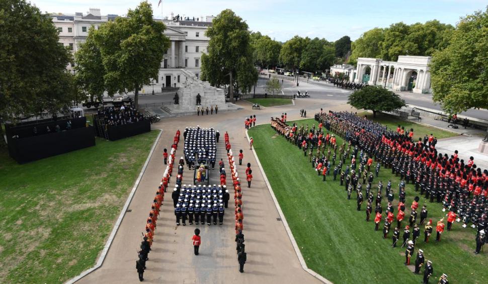 Regina Elisabeta a II-a a fost condusă pe ultimul drum | Ceremoniile de la Londra s-au încheiat | Cel mai mare eveniment televizat din istorie s-a văzut în direct la Antena 3 790413